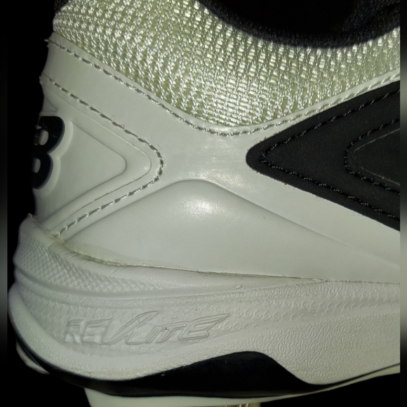 New Balance Softball/Baseball Metal Cleats Women's Size 5 1/2 NWOT - Picture 9 of 10